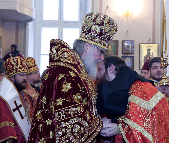 За Божественной литургией Святейший Патриарх совершил возведение иеромонаха Филиппа (Рябых) в сан игумена