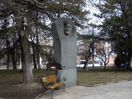 Памятник Павлу Дыбенко