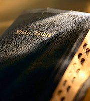 Библия сегодня переведена на 2527 языков