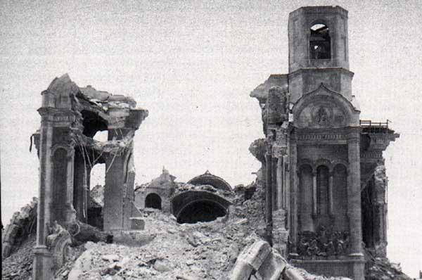 Храм Христа Спасителя после взрыва