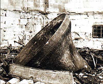Колокол, сброшенный с Храма Христа Спасителя