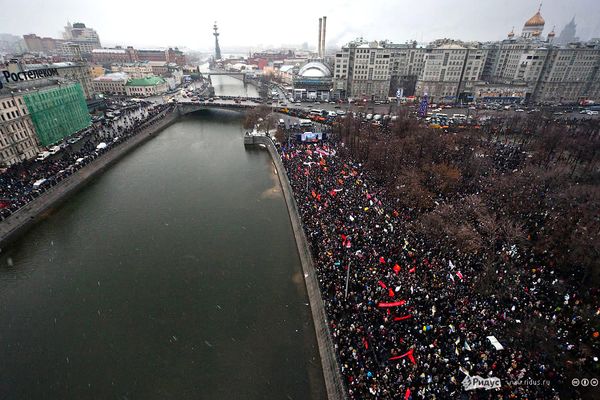 Москва, Болотная площадь, 10 декабря 2011 года