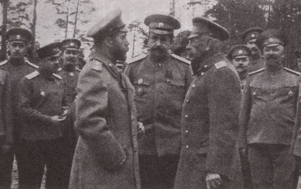 Государь принимает рапорт генерала Н.В. Рузского