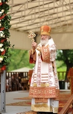 Патриарх Кирилл: за нашими спинами &ndash; жертва тысяч и тысяч мучеников