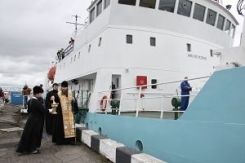 Корабль ученых, исследующих Арктику, был освящен
