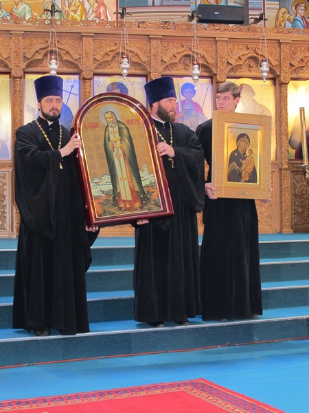 Иконы - тоже дар русского Патриарха