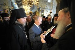 Владимир Путин преклонил колени к месту рождения Христа