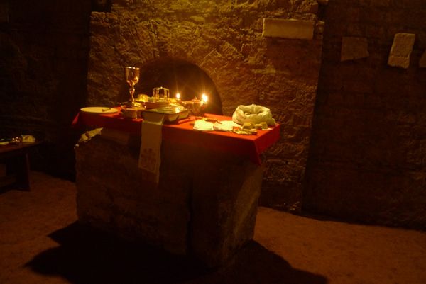 Перед литургией в катакомбах Домициллы