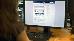 Закон о создании списка сайтов с опасным для детей контентом вступит в силу в понедельник