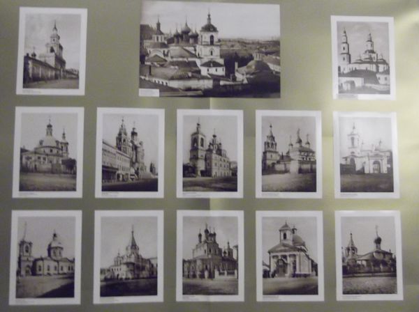 Фрагмент стенда с фотографиями храмов, которые были разрушены 