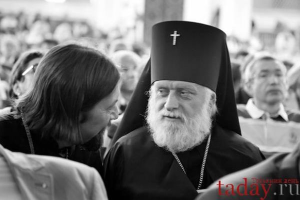 Протоиерей Максим Козлов и архиепископ Верейский Евгений. Фото Е. Глобенко 