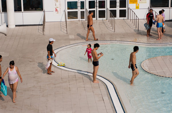 Открытый общественный бассейн в Кулун парке