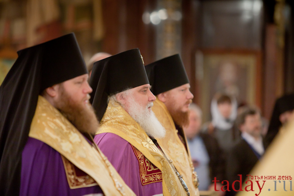 Молебен возглавили три архипастыря - епископ Воскресенский Савва, архиепископ Истринский Арсений, епископ Обуховский Иона 