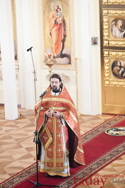 Праздничную проповедь произнес первый настоятель храма святой татьяны протоиерей Максим Козлов