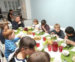 Челябинский бизнесмен воспитывает девятерых сирот