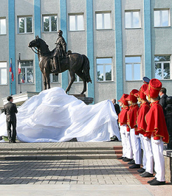 В Удмуртии появился памятник первой девице-кавалеристу
