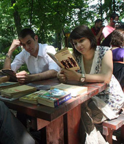 Библиотеки 'на свежем воздухе' пользуются спросом у москвичей