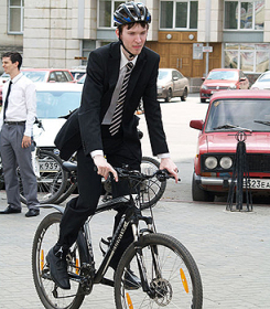 В Челябинске клерки добираются на работу на велосипедах