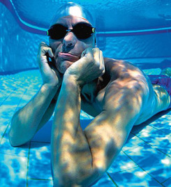 Датчанин Стиг Северинсен способен задерживать дыхание под водой на 22 минуты