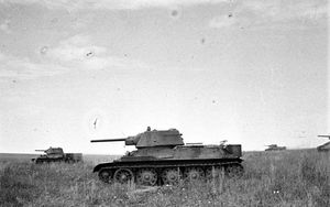 Советские танки перед атакой