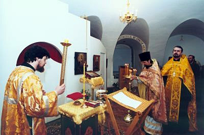 2 декабря 2000 года. В цокольном этаже освящен нижний храм - во имя святителя Филарета, митрополита Московского и Коломенского