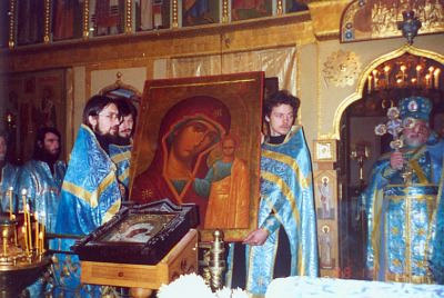 14 октября 1995 года, дар Казанского собора Татианинскому храму