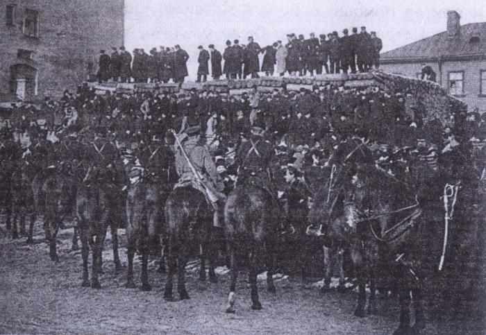 9 января 1905 г. Группа демонстрантов, блокированная войсками