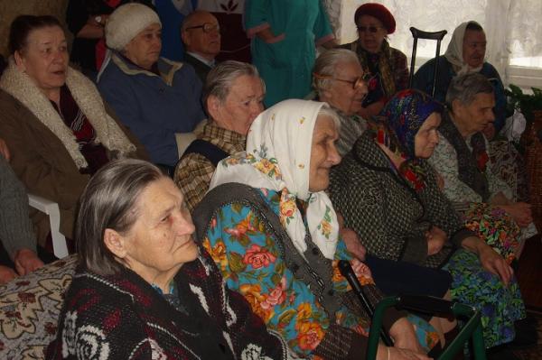 Бабушки в доме престарелых в Радюкино