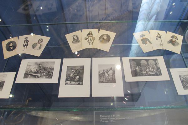 черно-белые открытки, на которых изображен  Наполеон в разные годы жизни