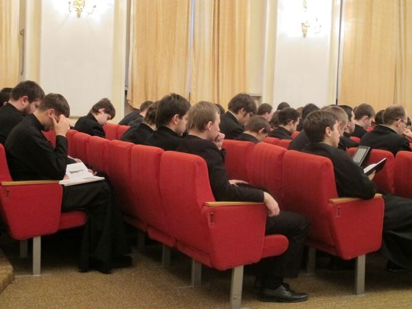 Студенты Московских духовных школ на конференции