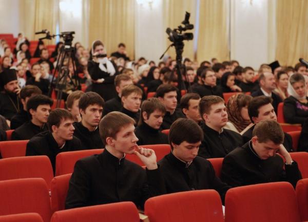 На конференции. Большой актовый зал Московской духовной академии