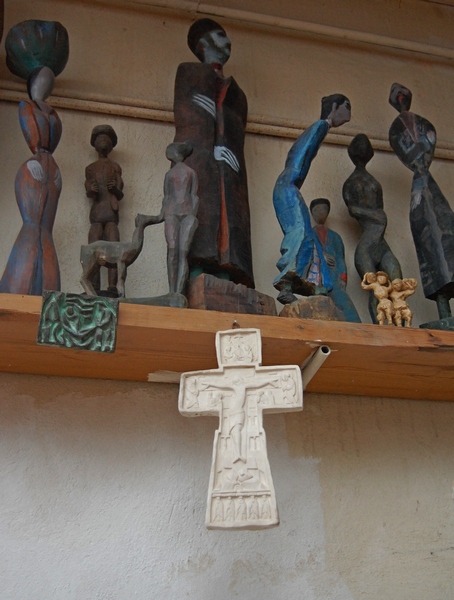 Крест не является работой скульптора, он вдохновлял его.