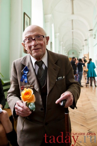 Профессор С.М. Гуревич в свои 91 год в прекрасной научной и физической форме.