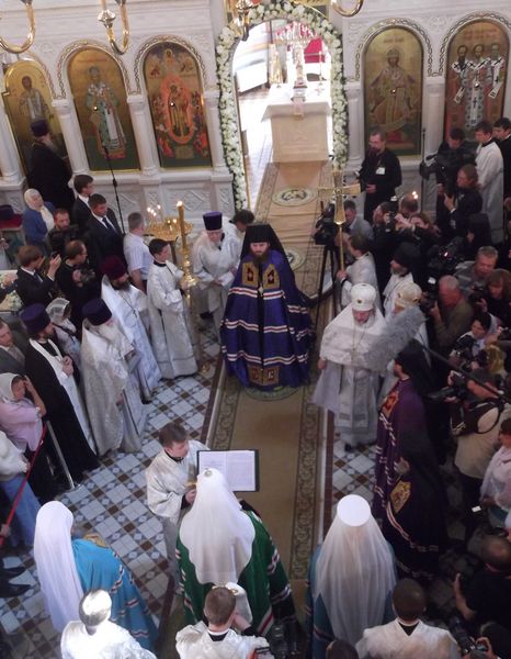После литургии Патриарх напутствовал епископа Константина (Островского)