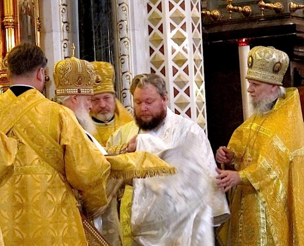 За Божественной литургией Патриарх Кирилл совершил иерейскую хиротонию протодиакона Алексадра Агейкина  