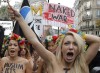 Активистки FEMEN устроили топлес-парад в мусульманском районе Парижа