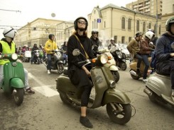 Московские любители ретро-скутеров открыли сезон. Фоторепортаж