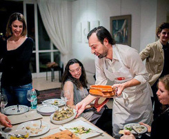 Новосибирцы приглашают в гости на ужин незнакомых людей