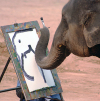 Тайские слоны рисуют автопортреты