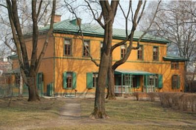Дом Л.Н. Толстого со стороны сада