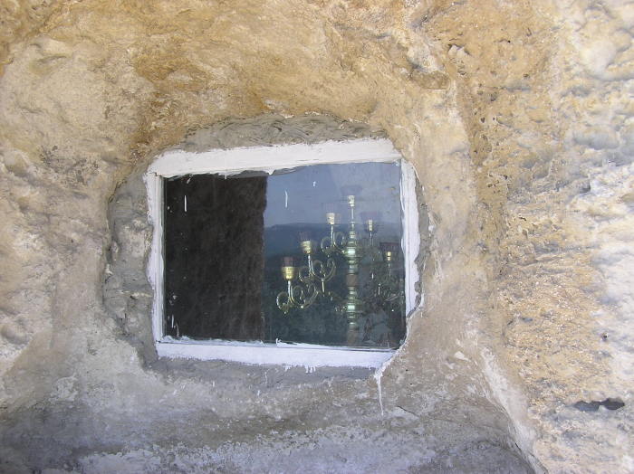 Окно в алтарь храма прп. Саввы, 2009 год